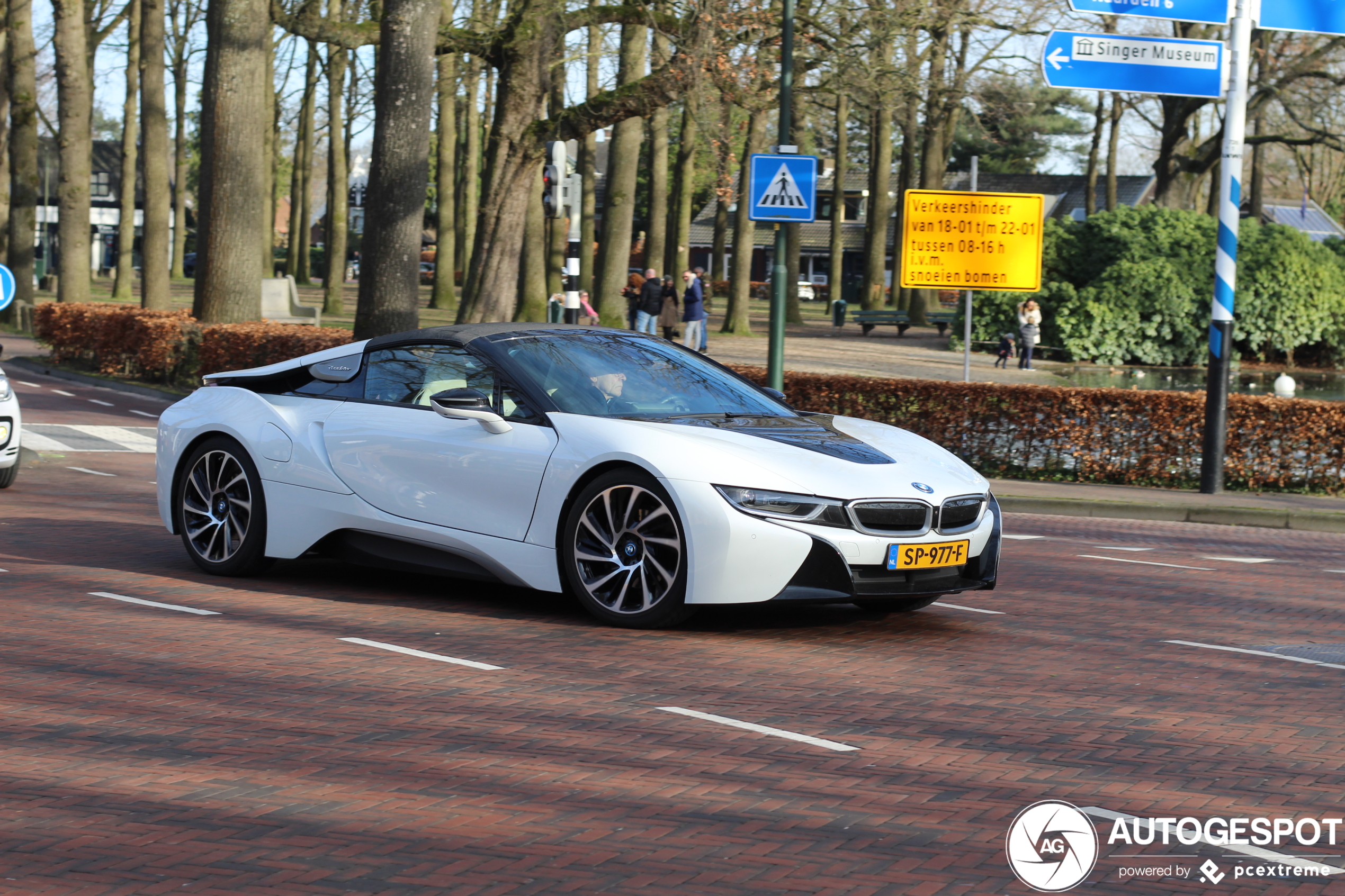 BMW i8 Roadster