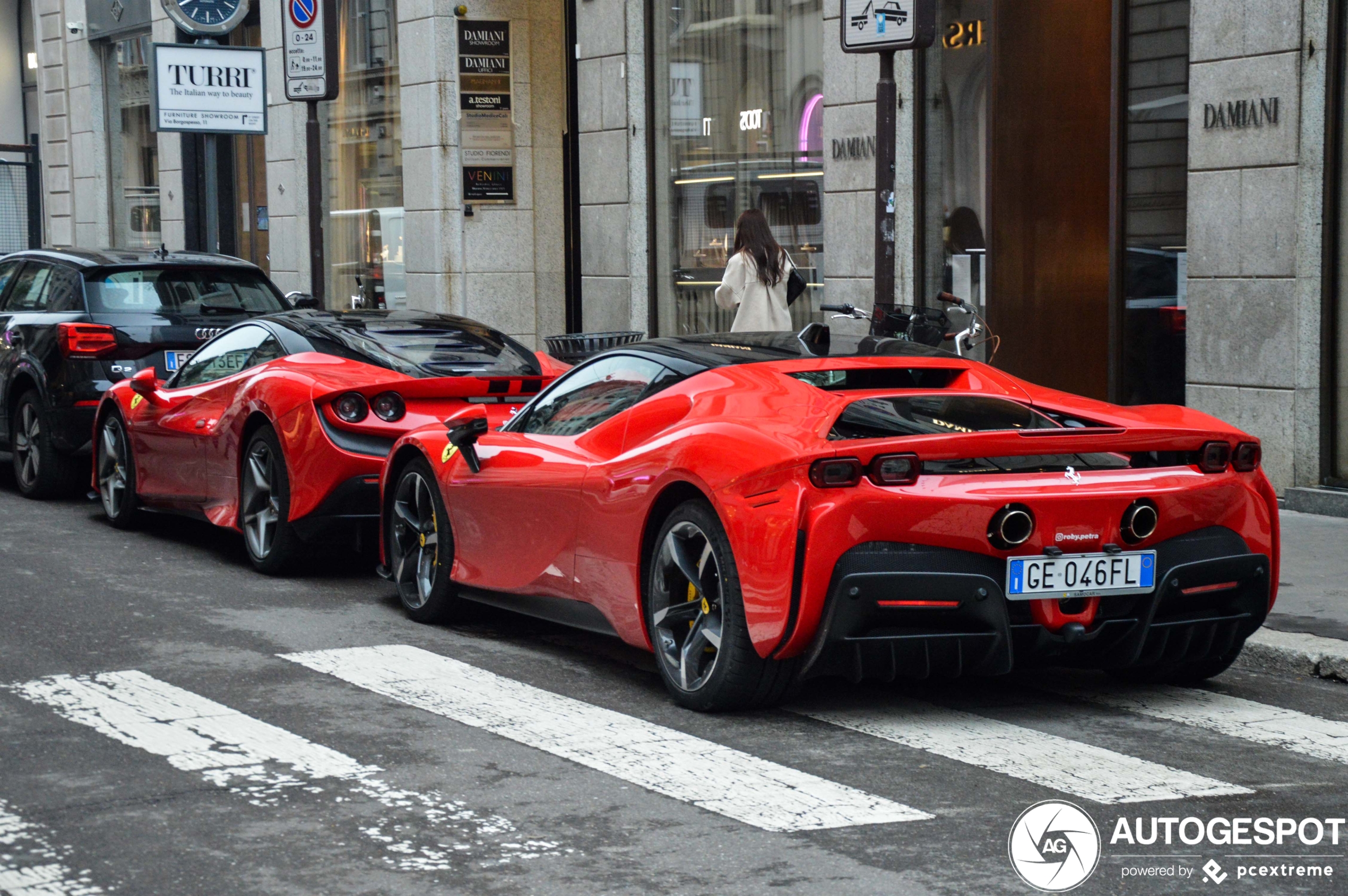 Tweemaal nieuwe Ferrari SF90 Stradale gespot