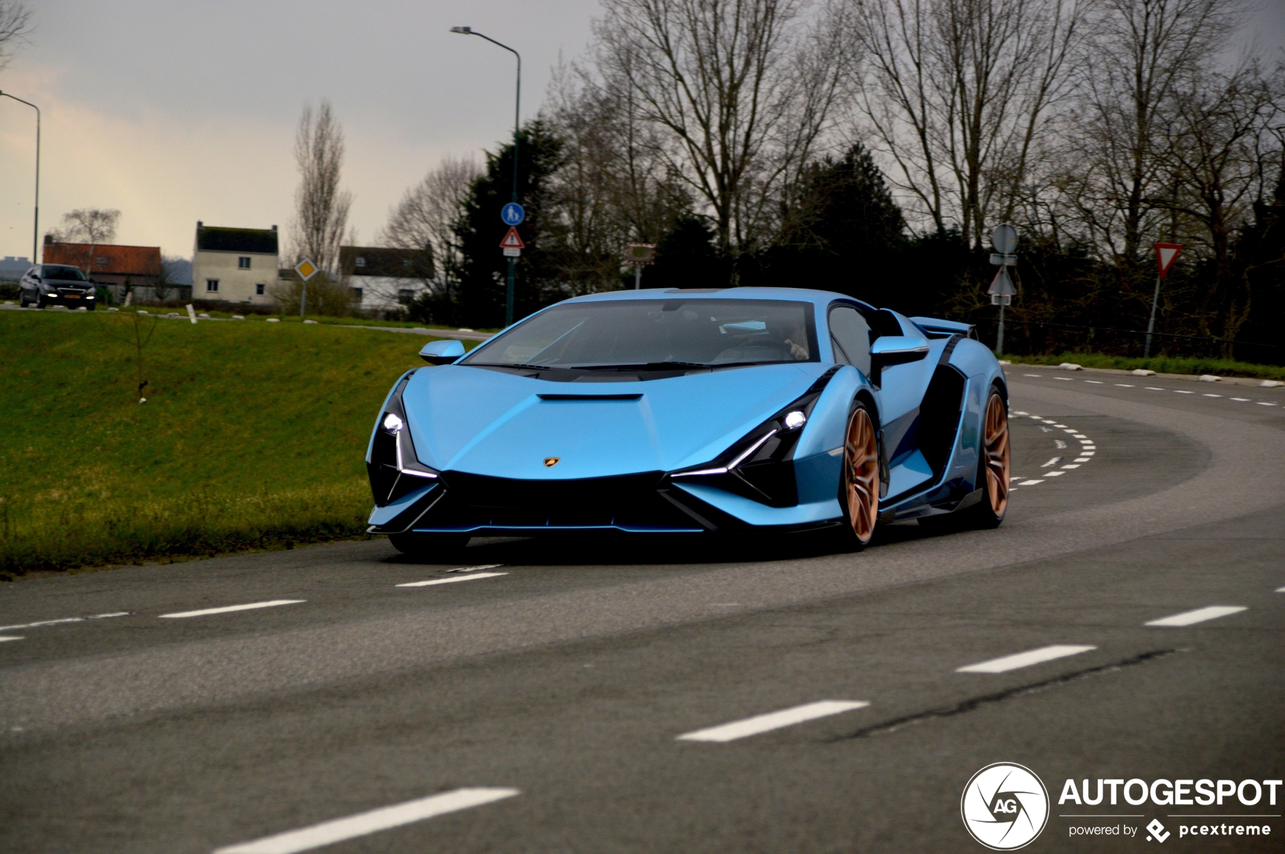 Absurd Lamborghini Sián FKP 37 arrived in the Netherlands