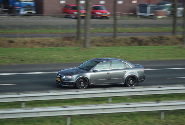 Audi RS4 Sedan