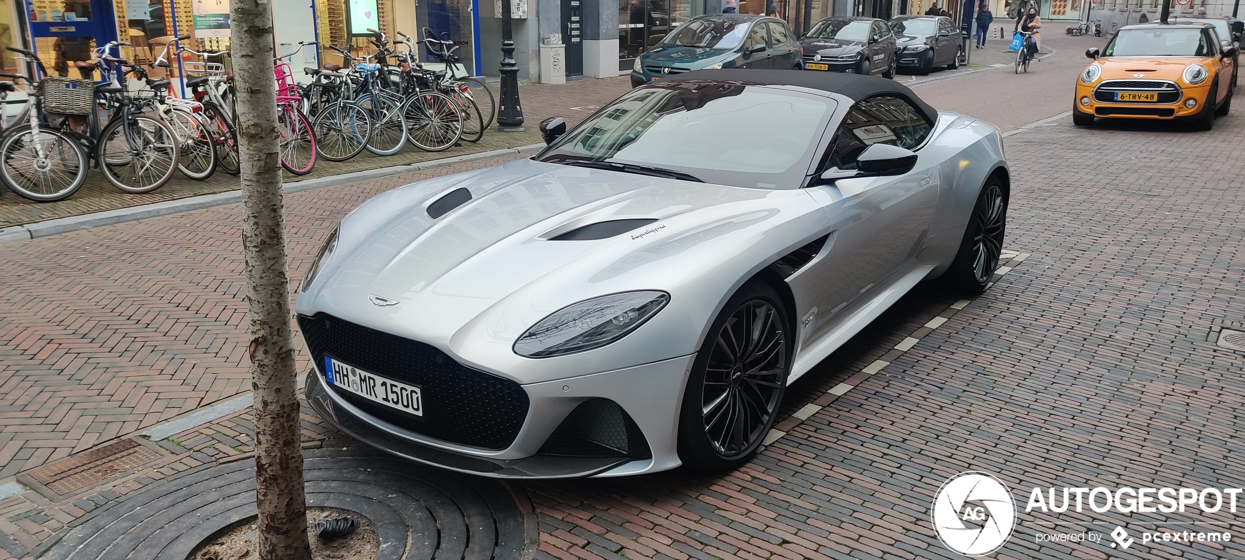 Aston Martin DBS Superleggera Volante