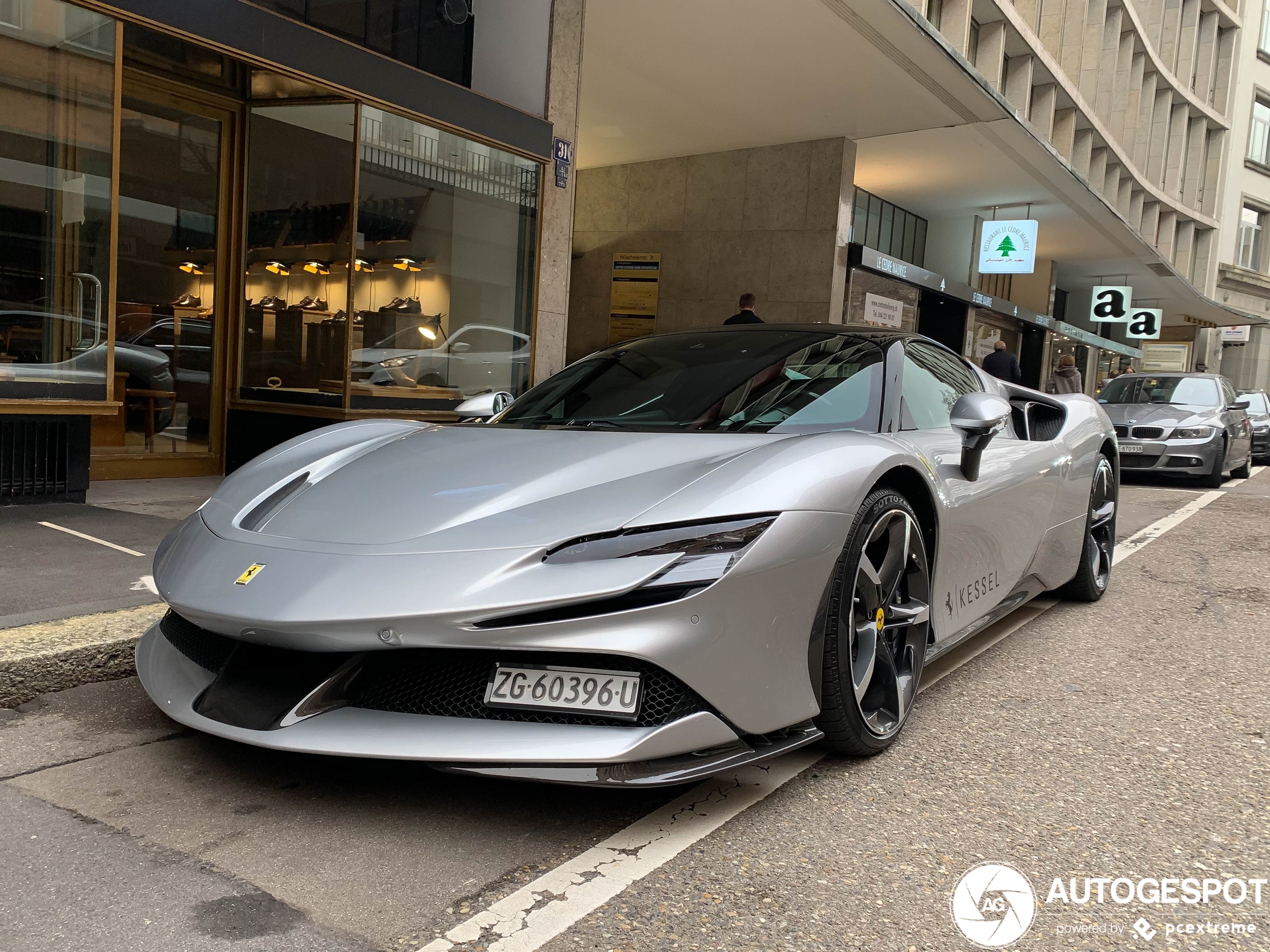 Tweemaal nieuwe Ferrari SF90 Stradale gespot