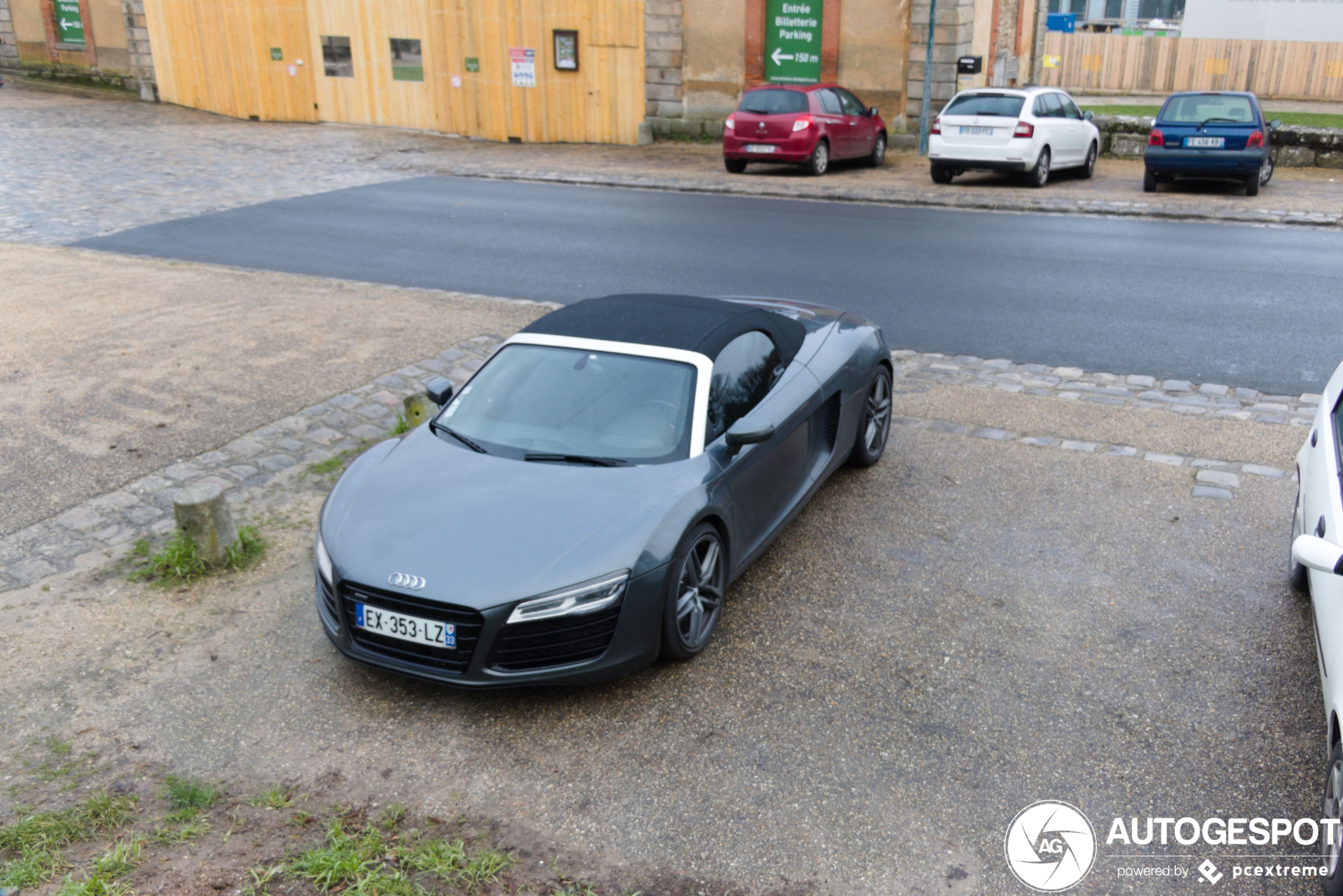 Audi R8 V8 Spyder 2013