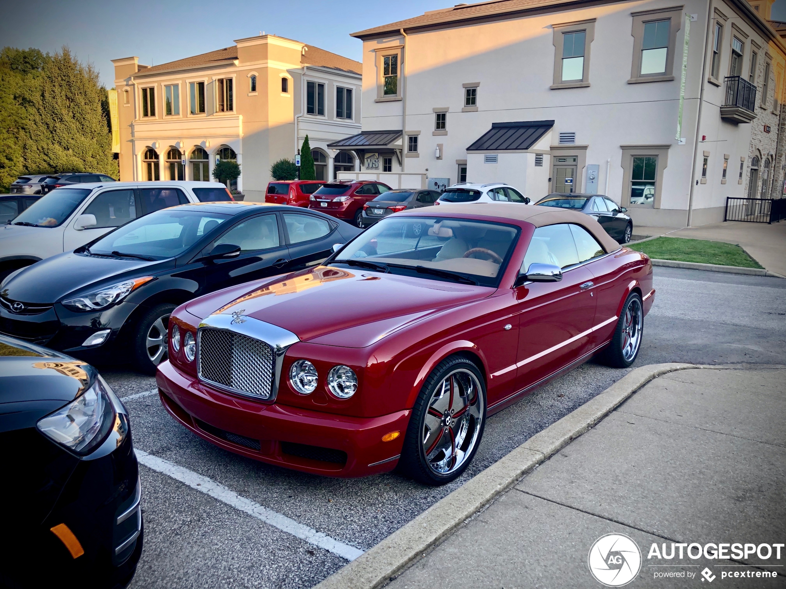 Bentley Azure staat op lekker foute sloffen