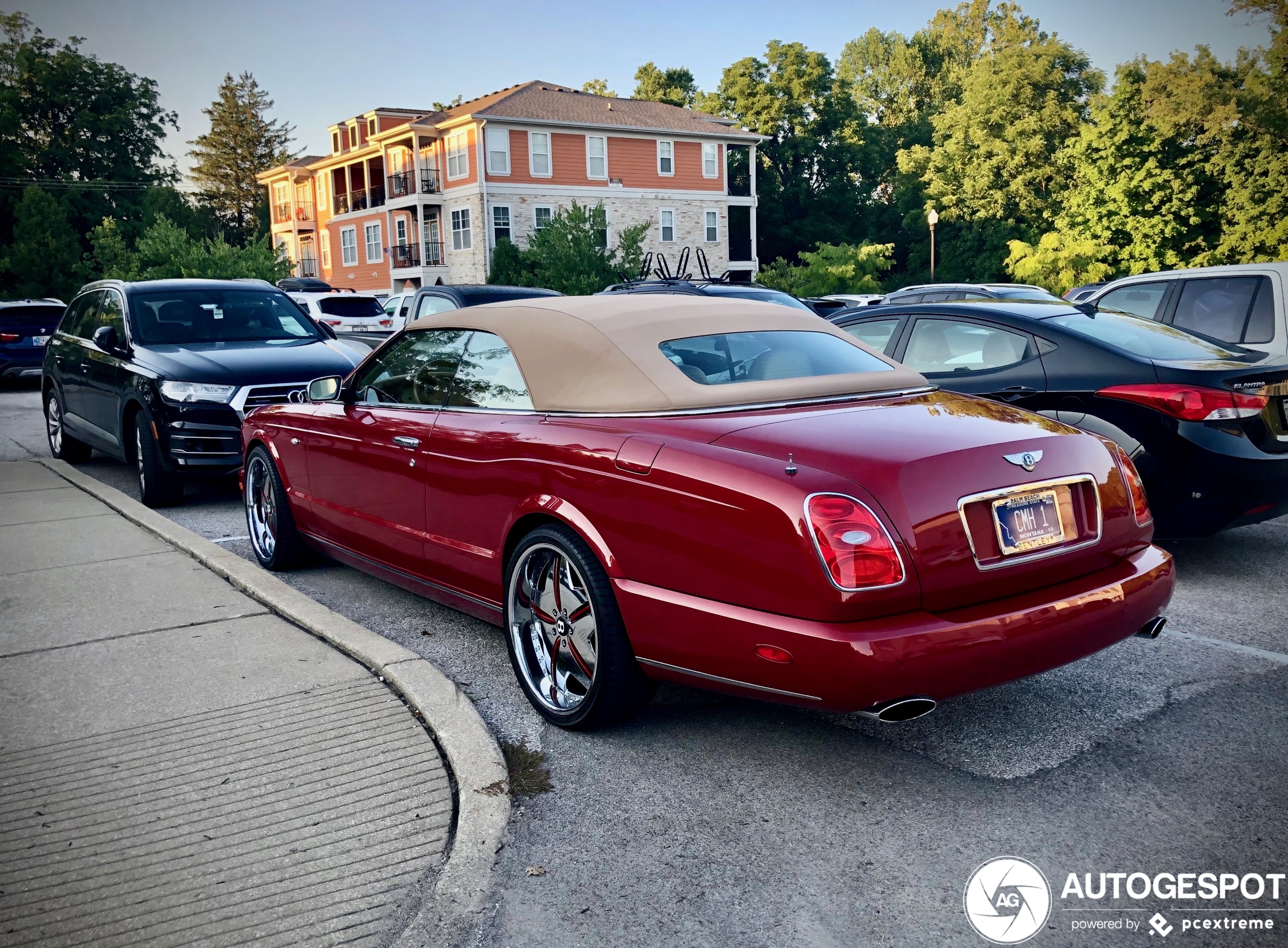 Bentley Azure staat op lekker foute sloffen