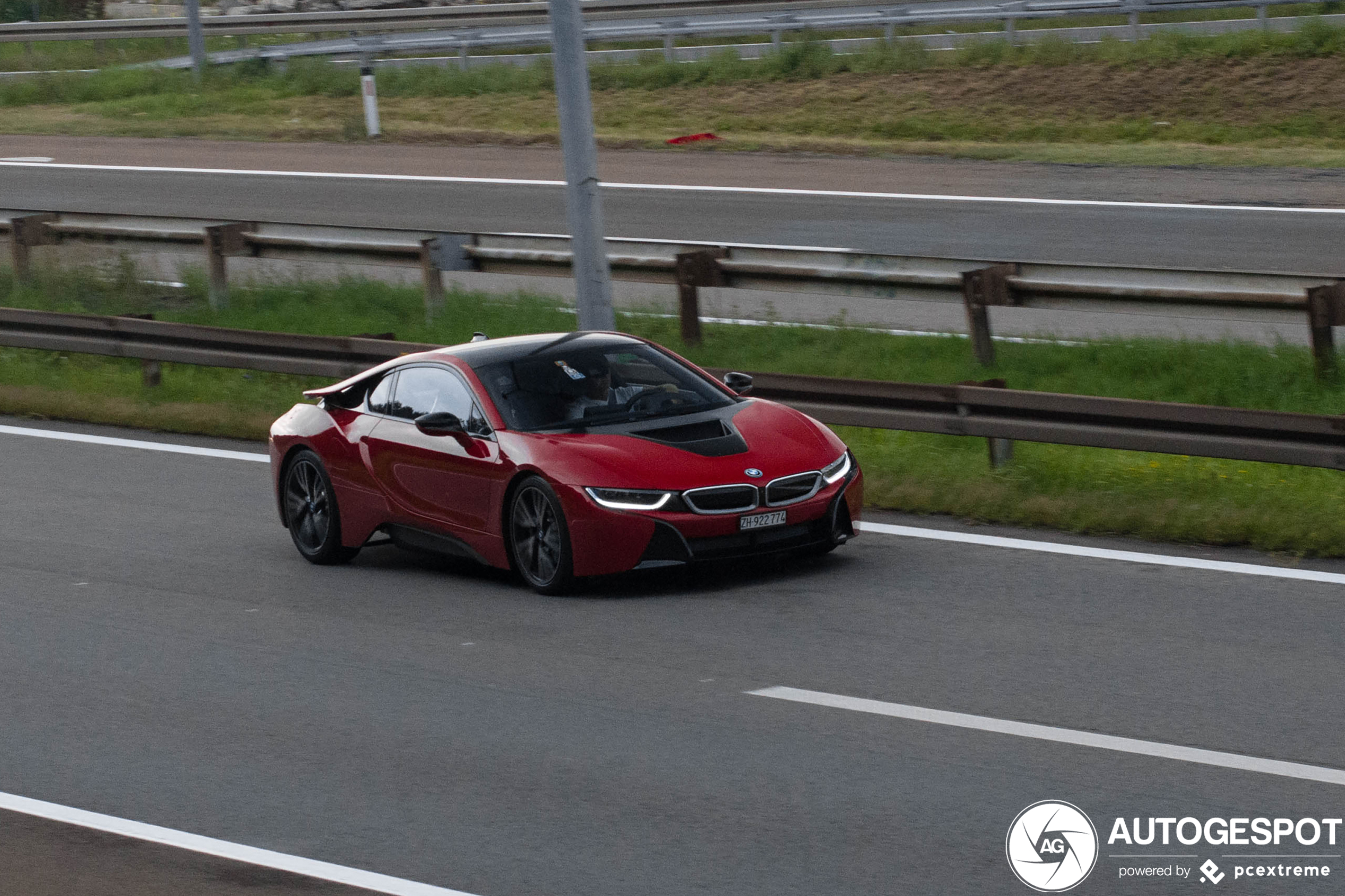 BMW i8 Protonic Red Edition