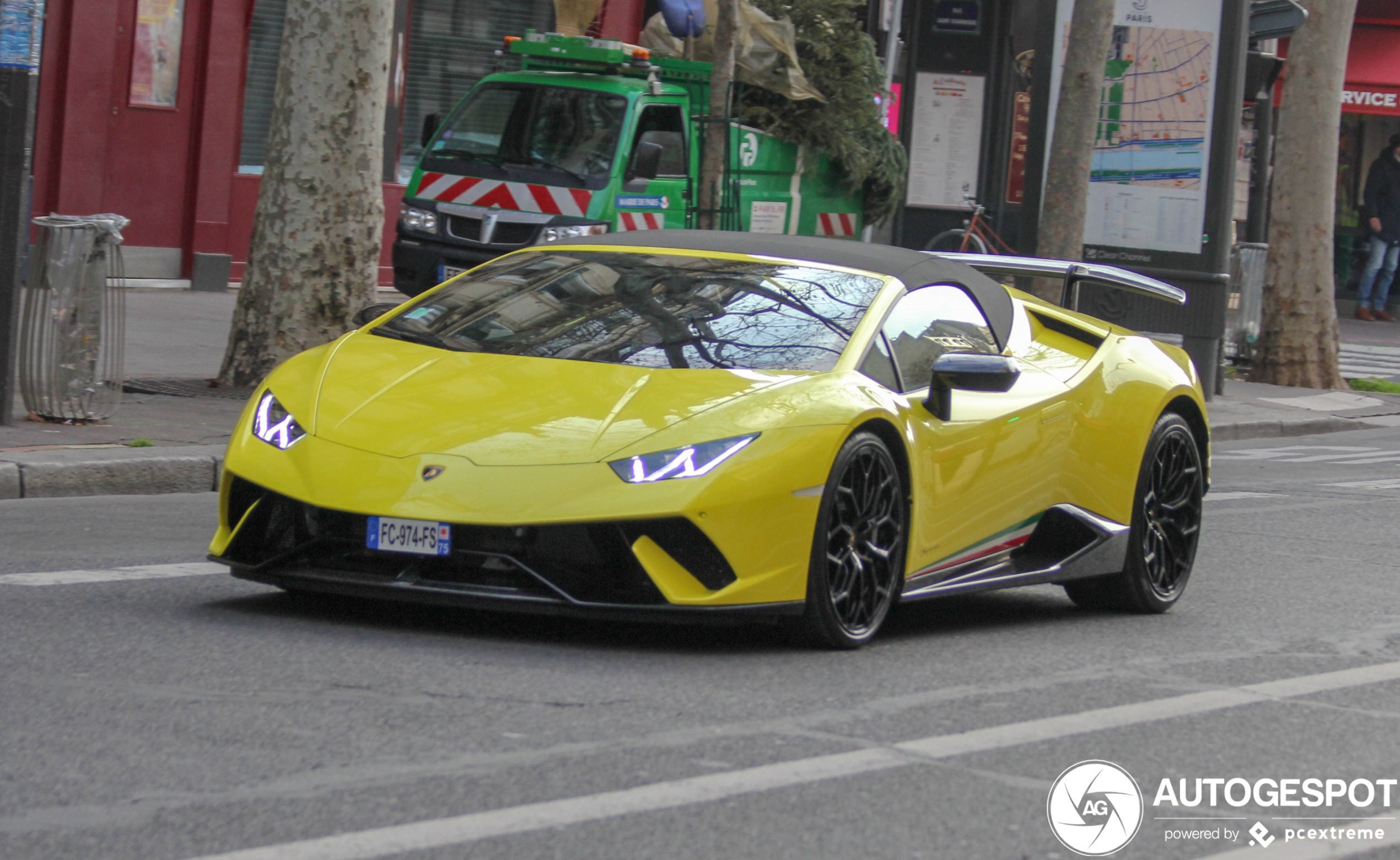 Lamborghini Huracán LP640-4 Performante Spyder