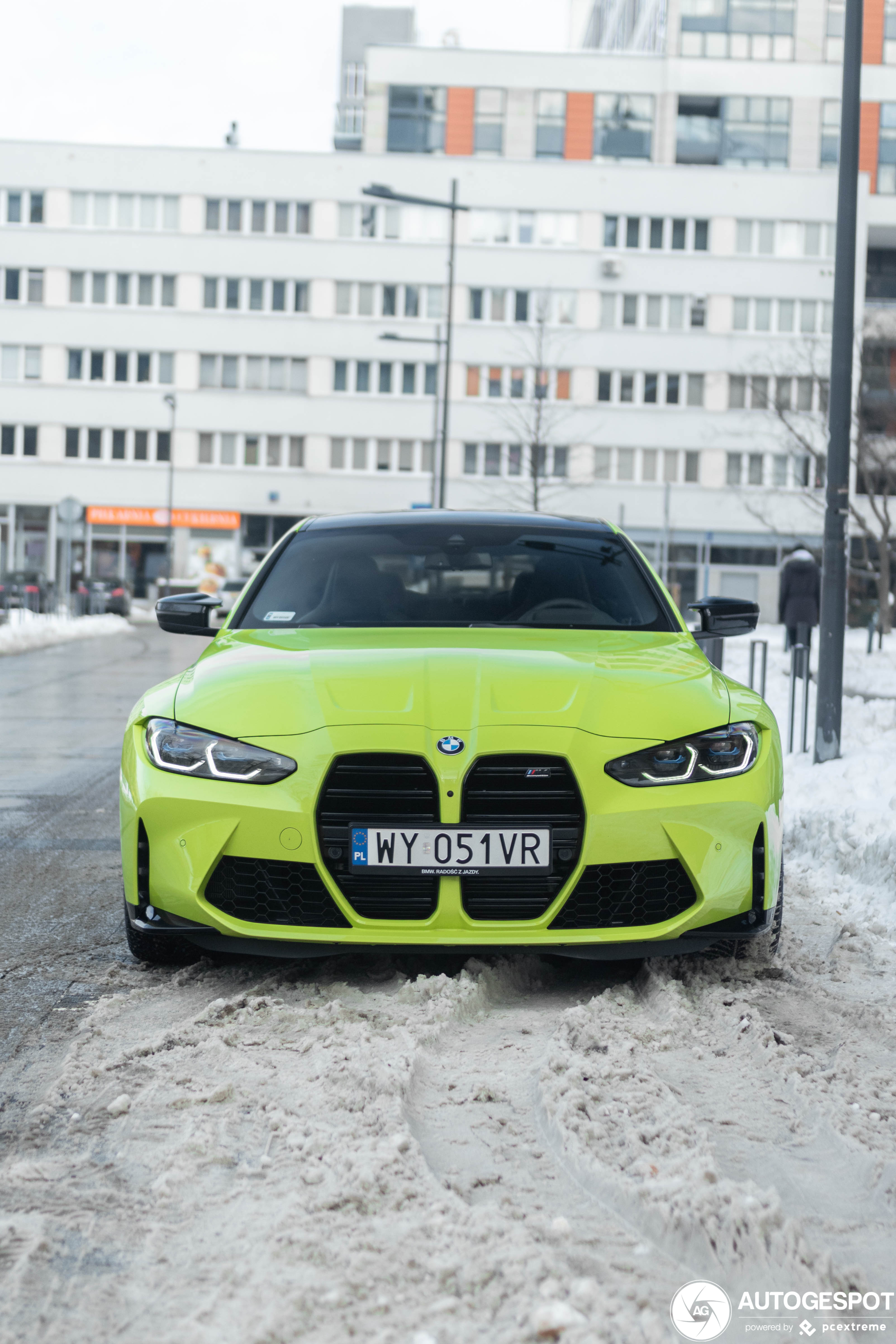 Nieuwe BMW M4 Competition werkt zich door de sneeuw