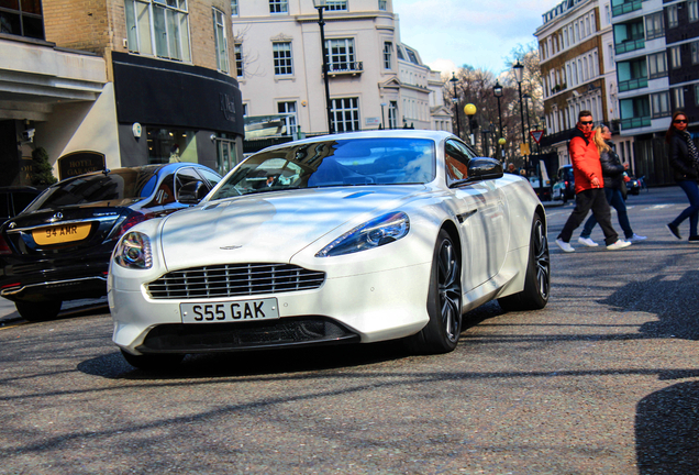 Aston Martin DB9 2015 Carbon White Edition