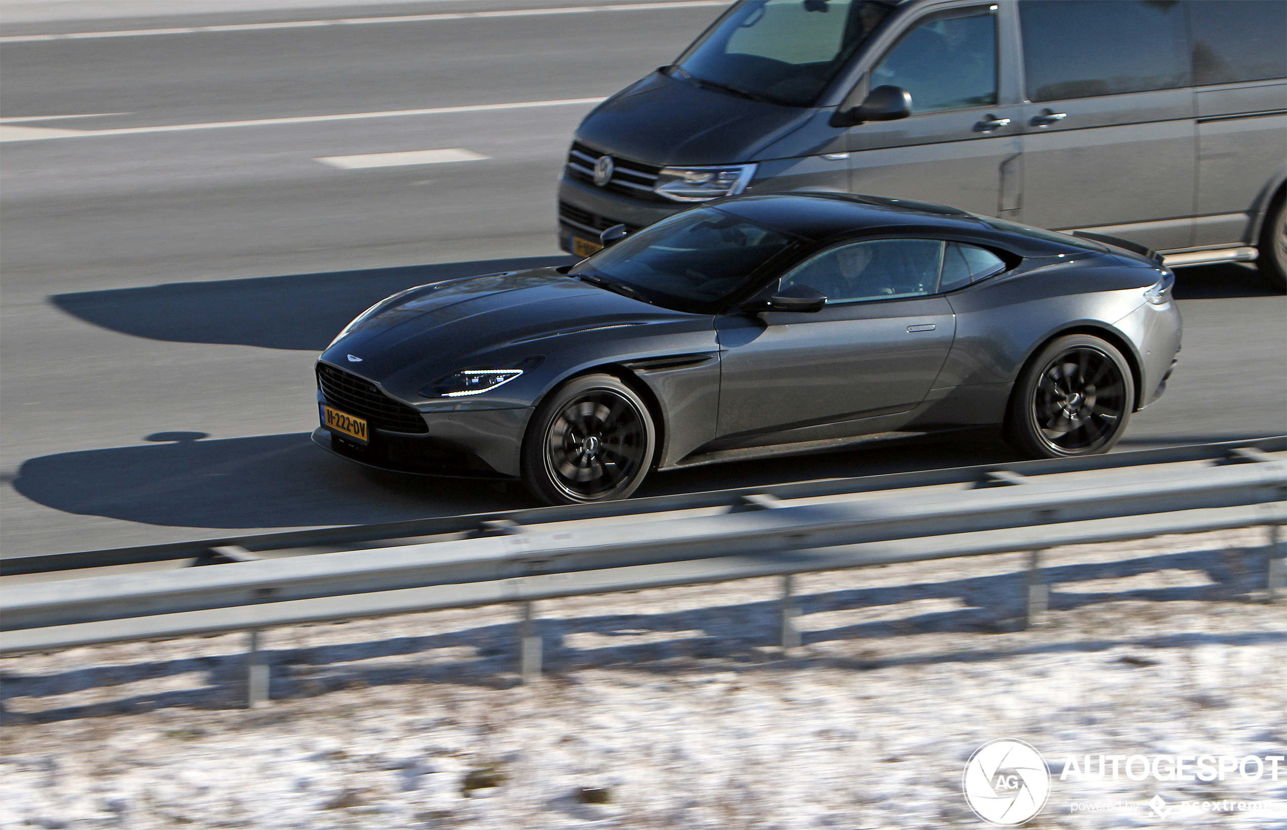 Aston Martin DB11 V8