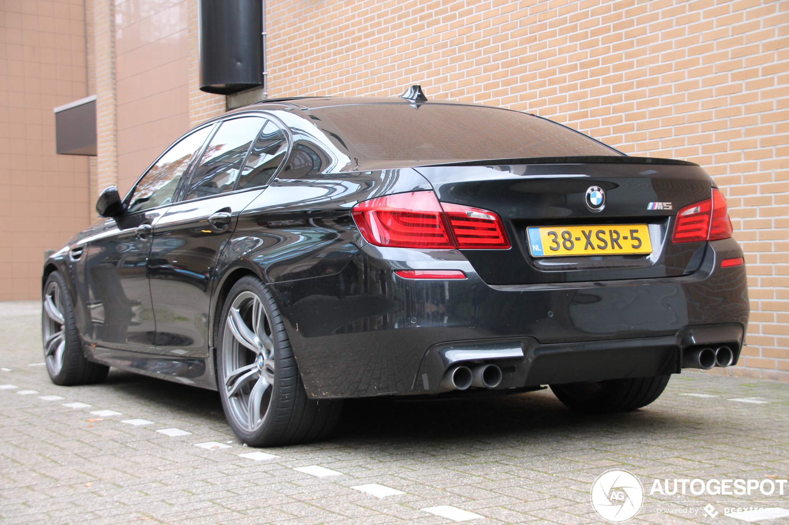 BMW M5 F10 2011