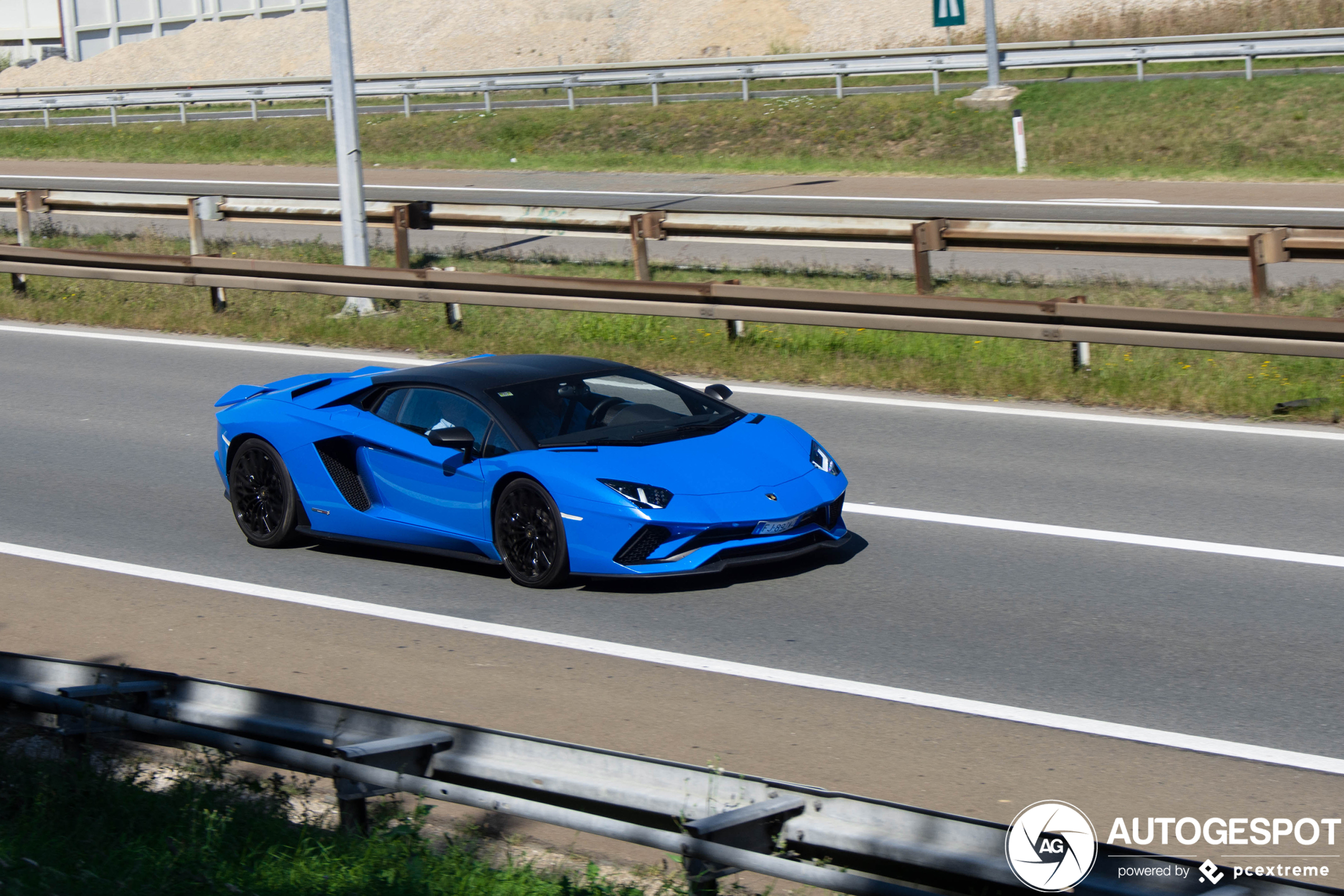 Lamborghini Aventador S LP740-4