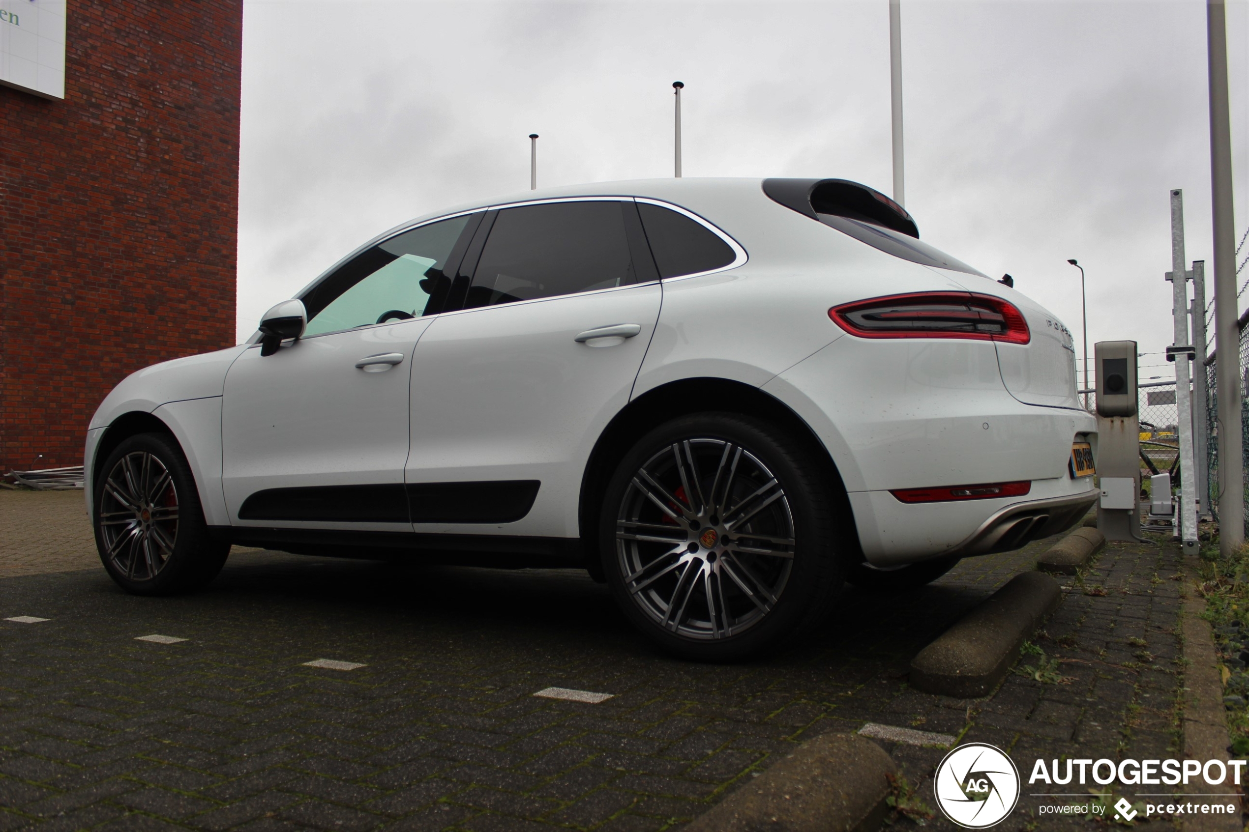 Porsche 95B Macan Turbo