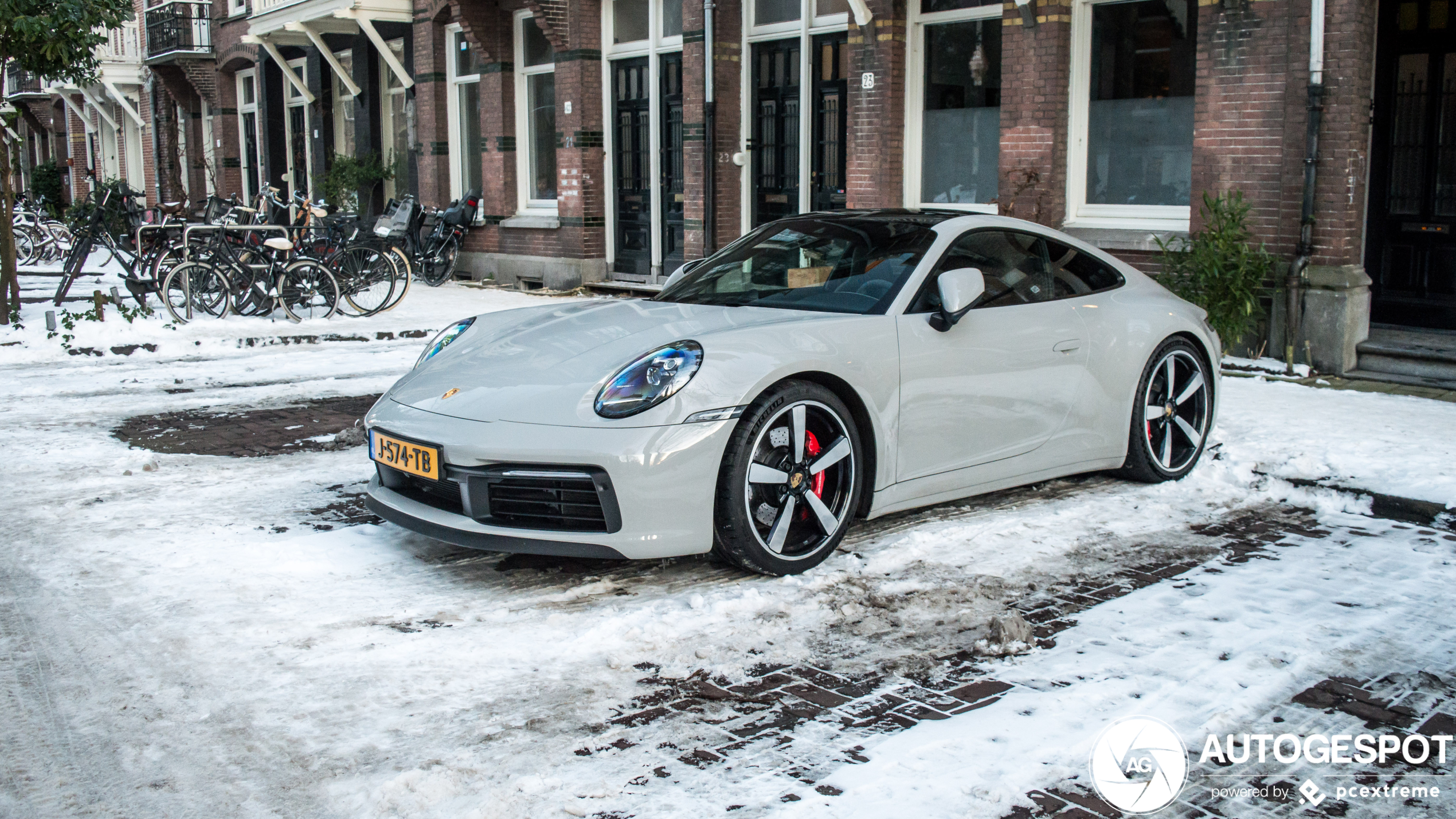 Porsche 992 Carrera 4S