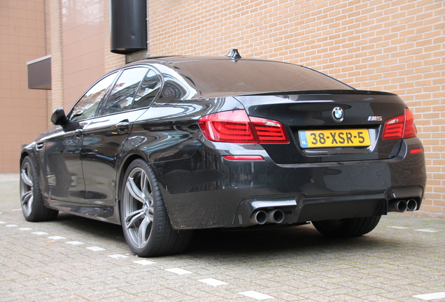 BMW M5 F10 2011