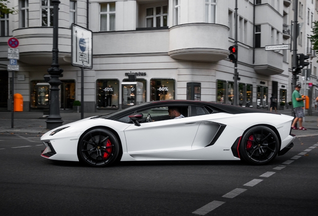 Lamborghini Aventador LP700-4 Pirelli Edition