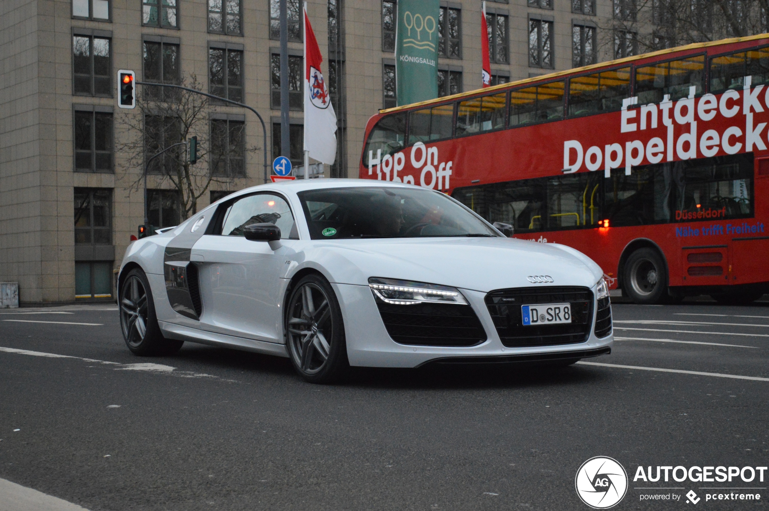 Audi R8 V10 Plus 2013