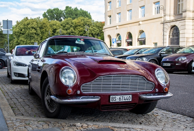 Aston Martin DB6 Vantage MKI