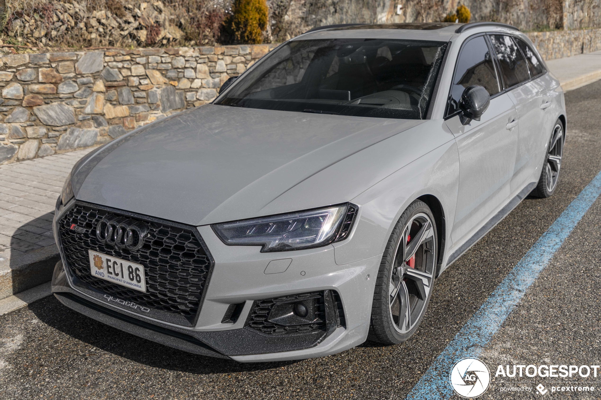 Audi RS4 Avant B9