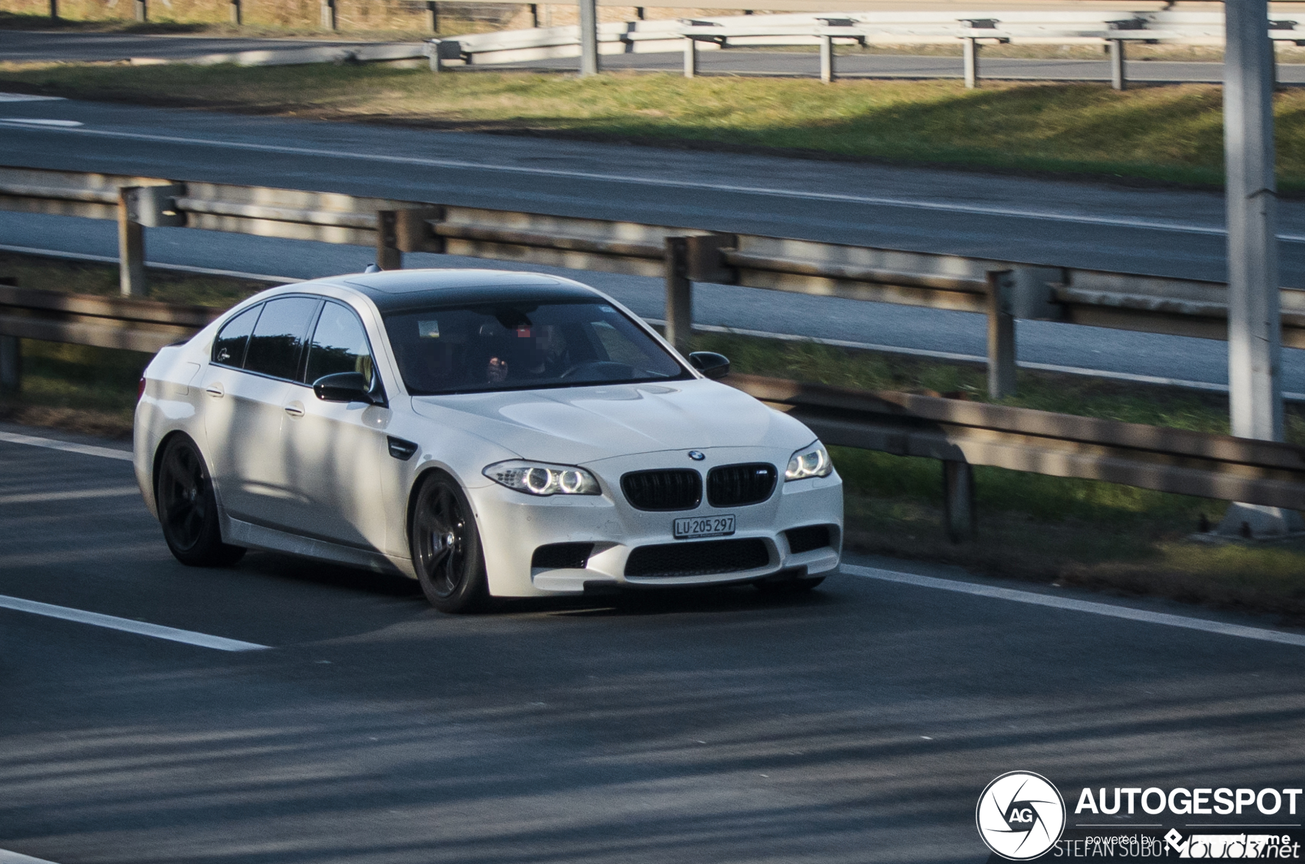 BMW M5 F10 2011