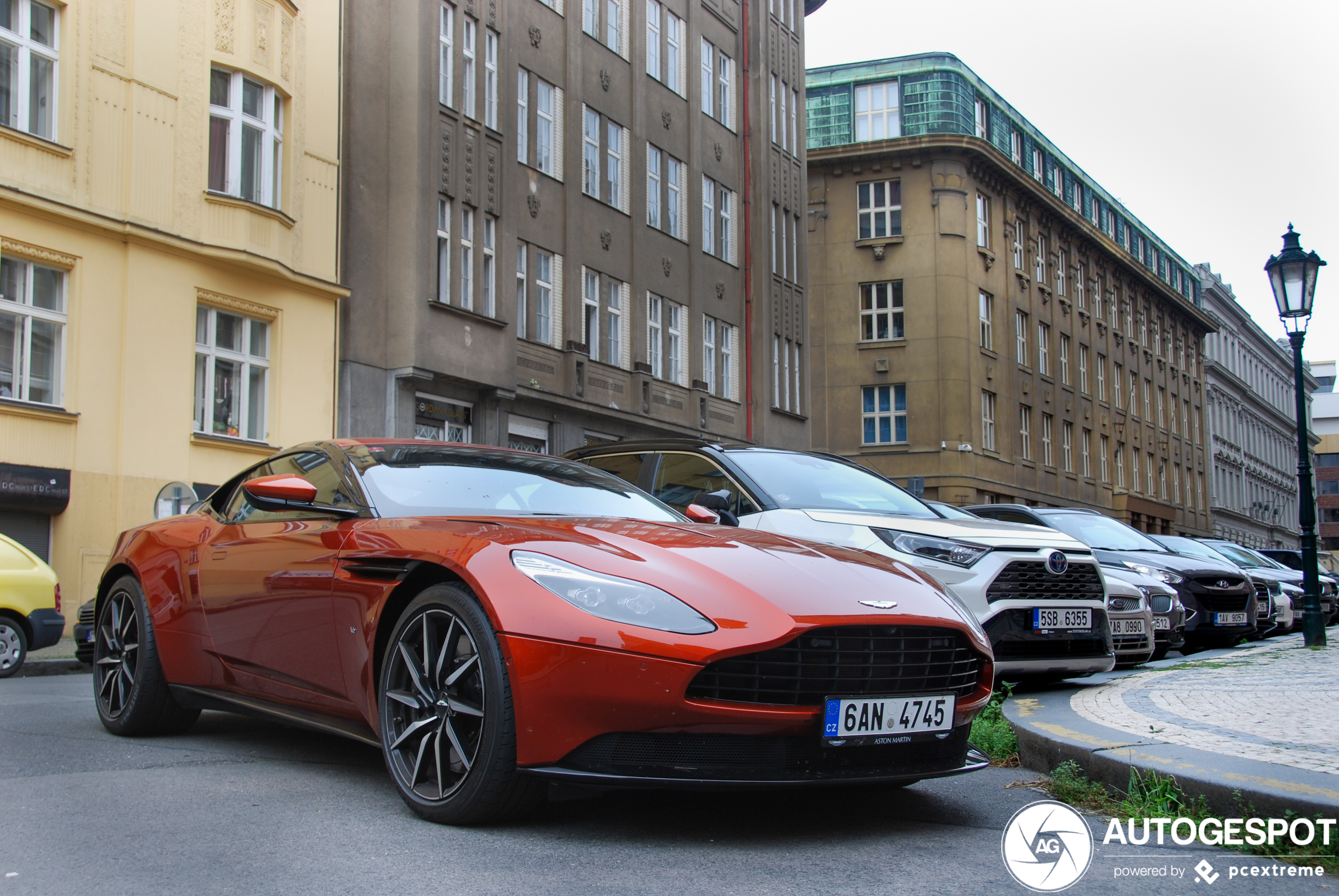 Aston Martin DB11