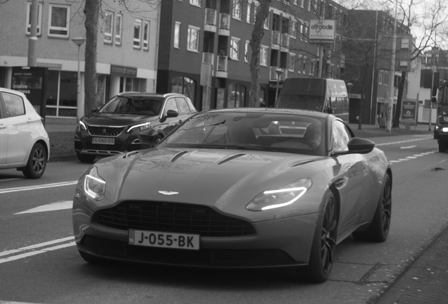 Aston Martin DB11 AMR