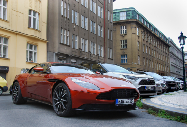 Aston Martin DB11