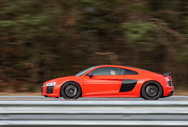 Audi R8 V10 Plus 2015