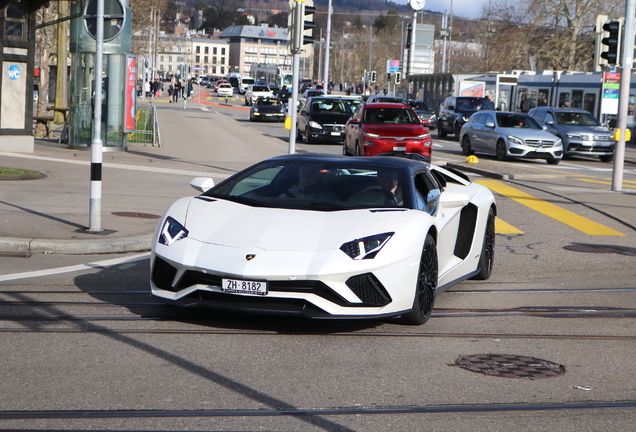 Lamborghini Aventador S LP740-4 Roadster