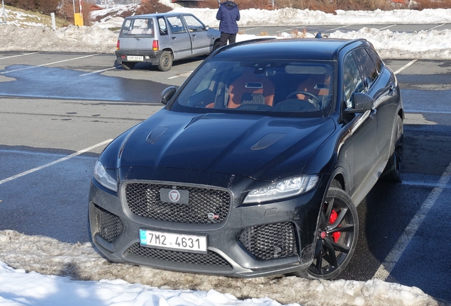 Jaguar F-PACE SVR