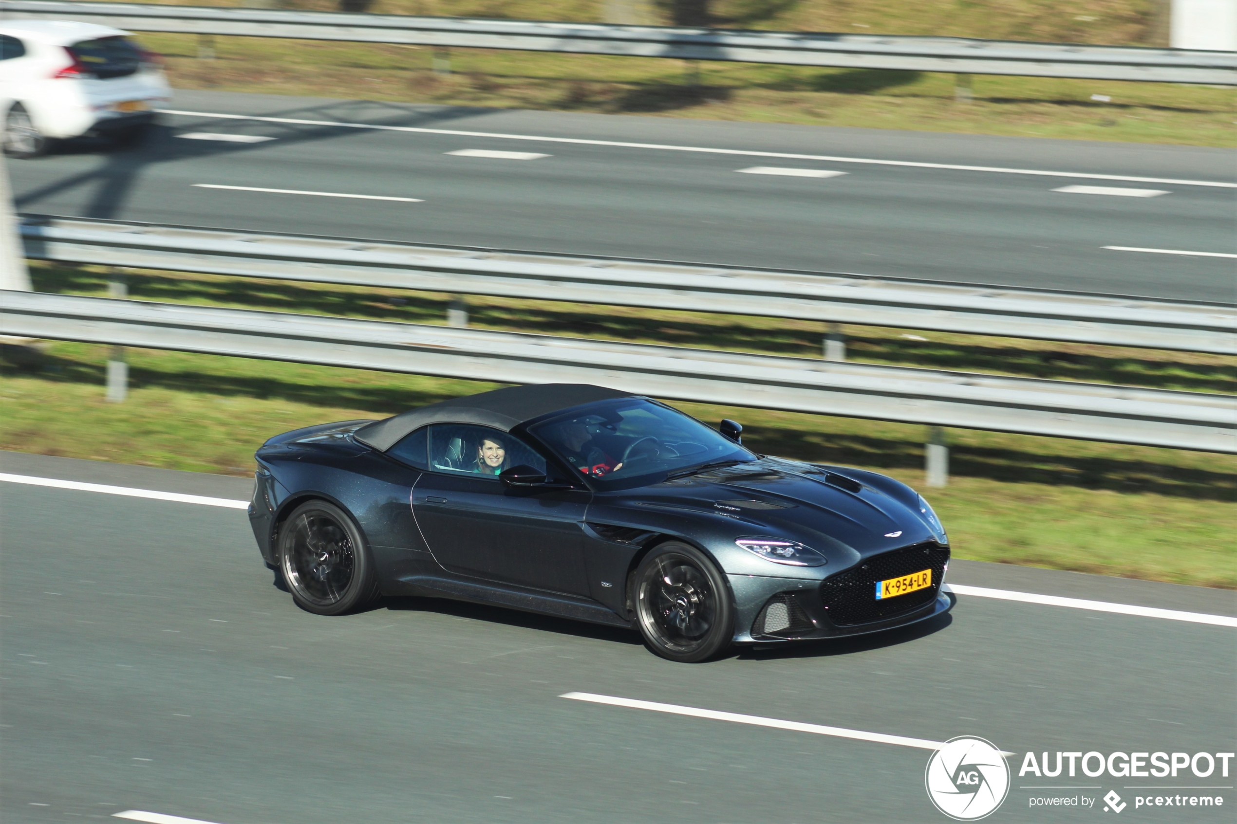 Aston Martin DBS Superleggera Volante