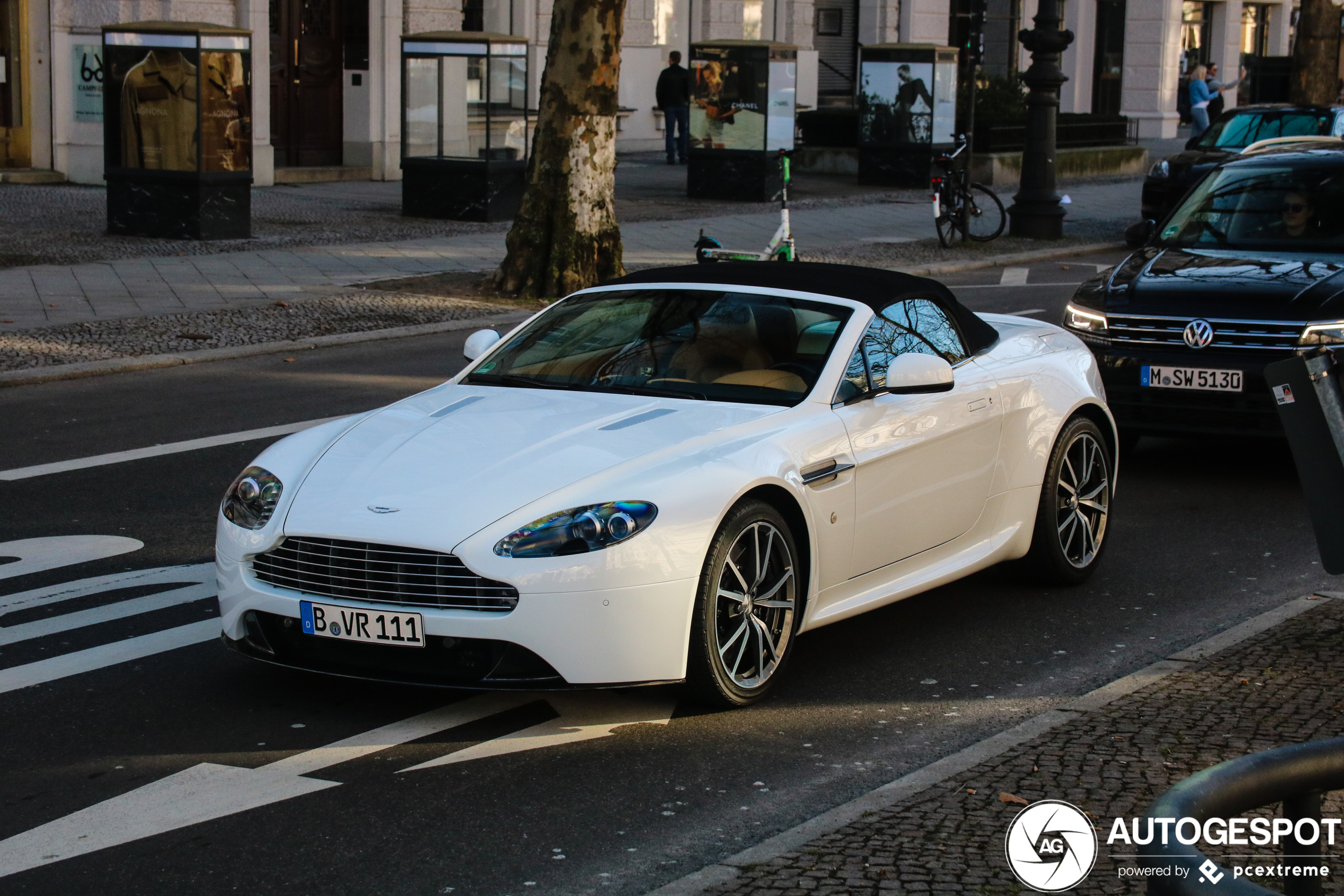 Aston Martin V8 Vantage Roadster 2012