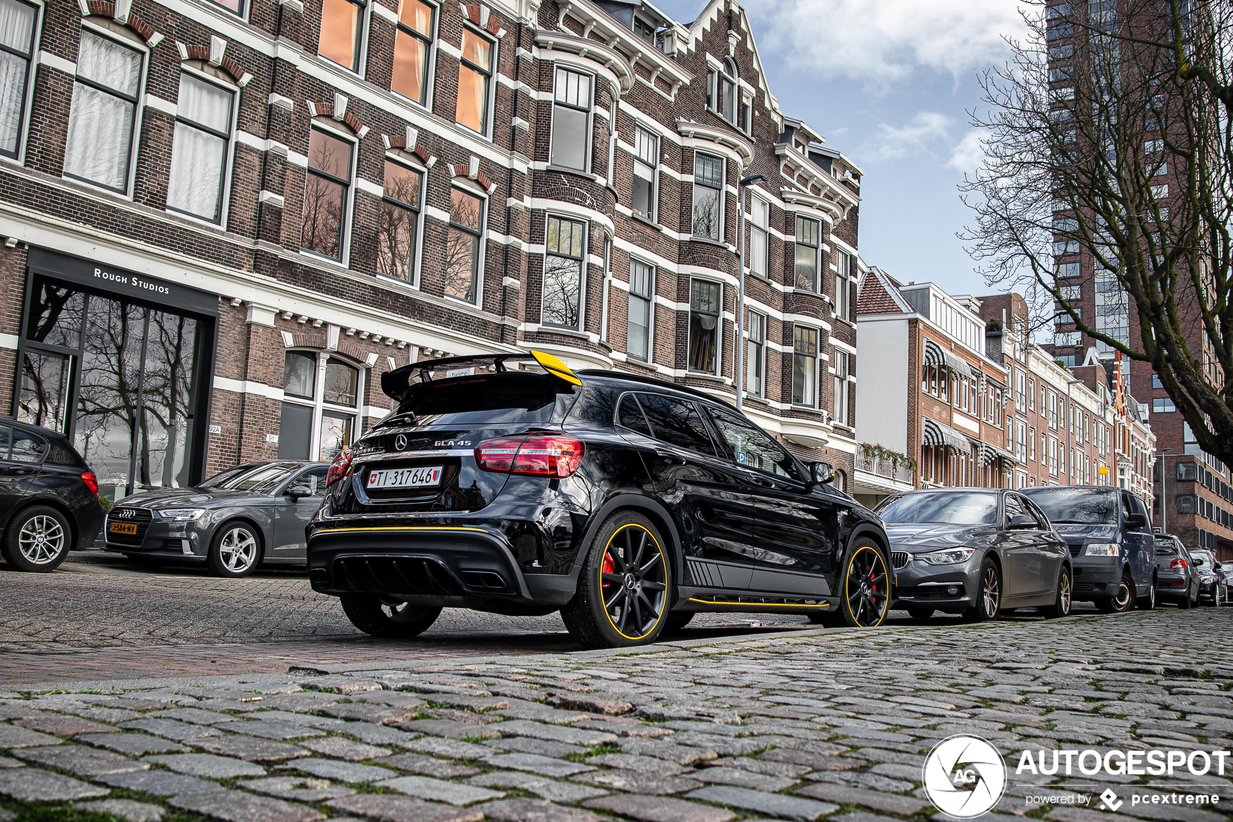 Mercedes-AMG GLA 45 X156 Yellow Night Edition