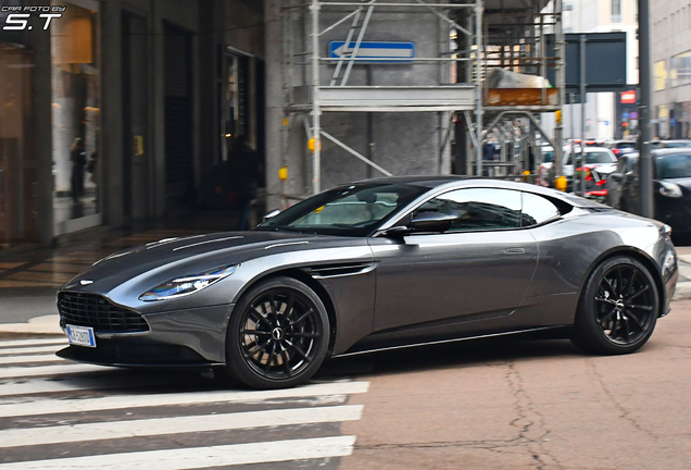 Aston Martin DB11 AMR