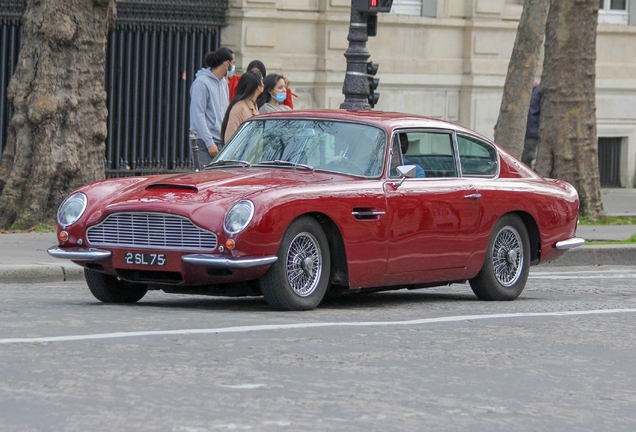 Aston Martin DB6 Vantage MKI