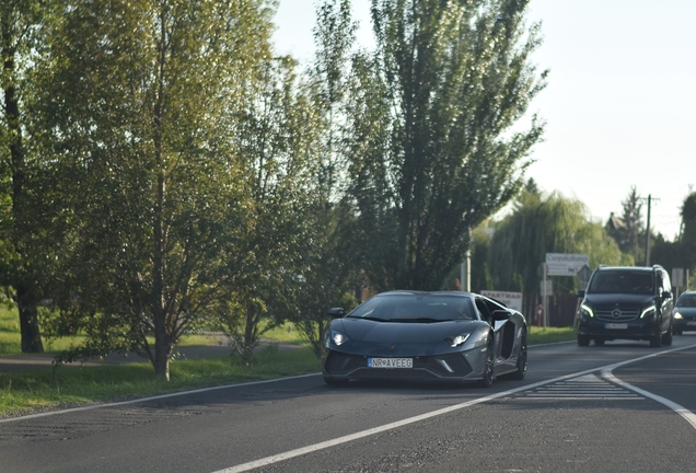 Lamborghini Aventador S LP740-4 Roadster