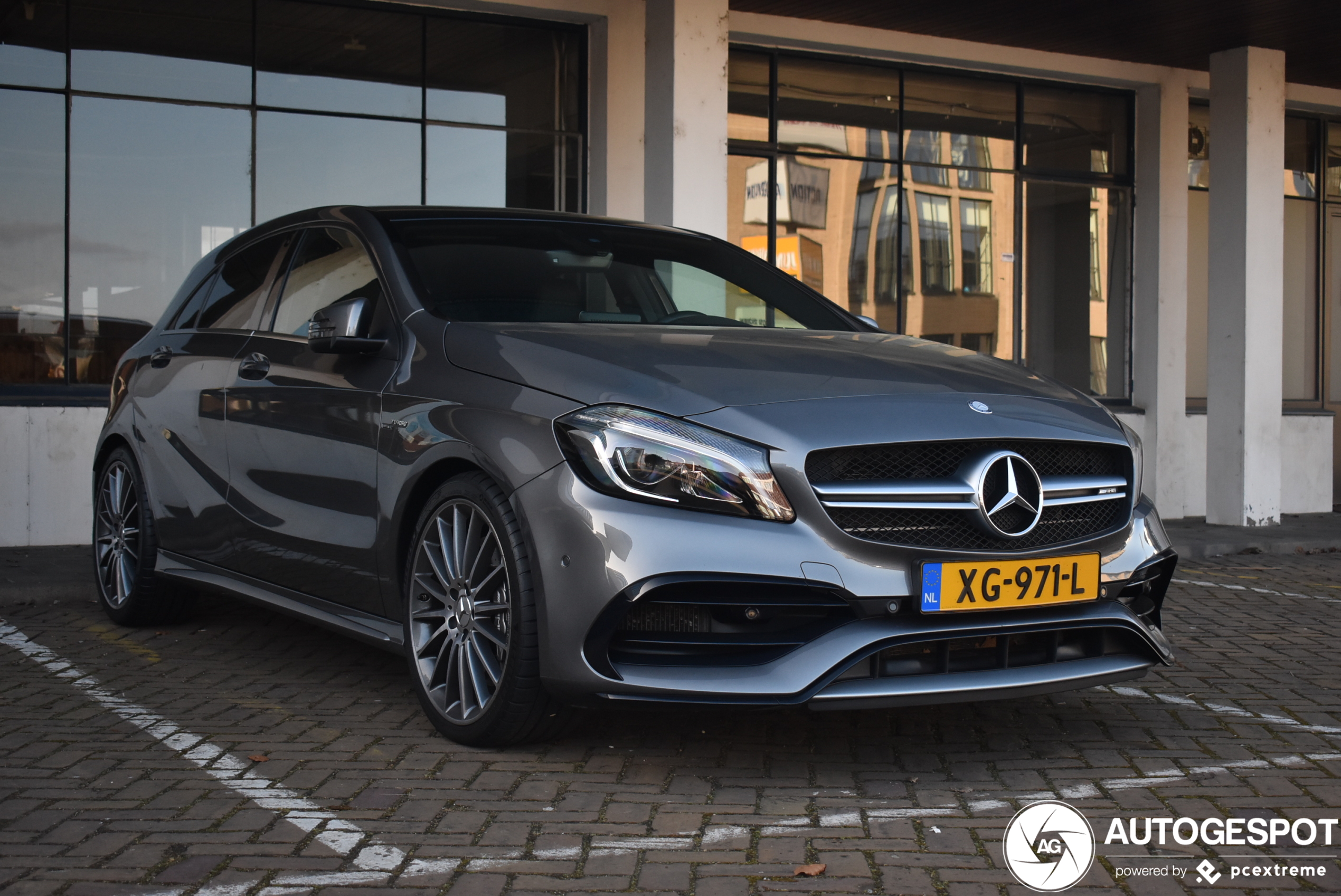 Mercedes-AMG A 45 W176 2015