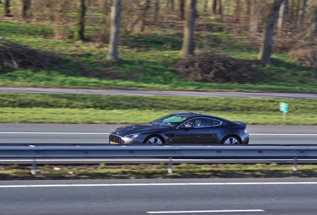 Aston Martin V12 Vantage