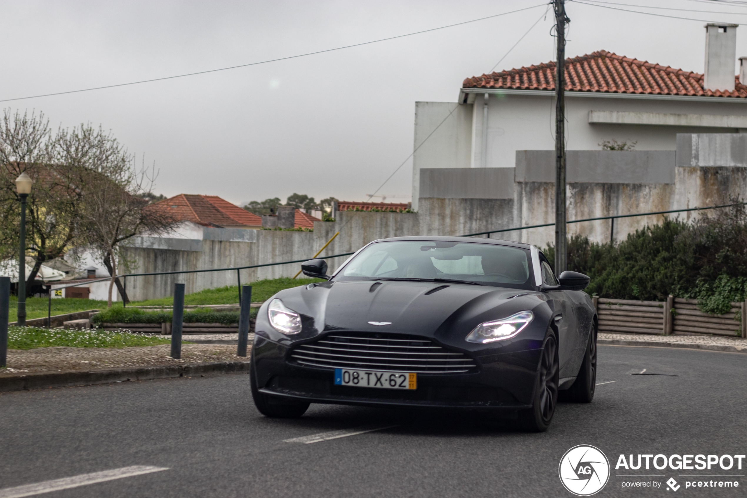 Aston Martin DB11