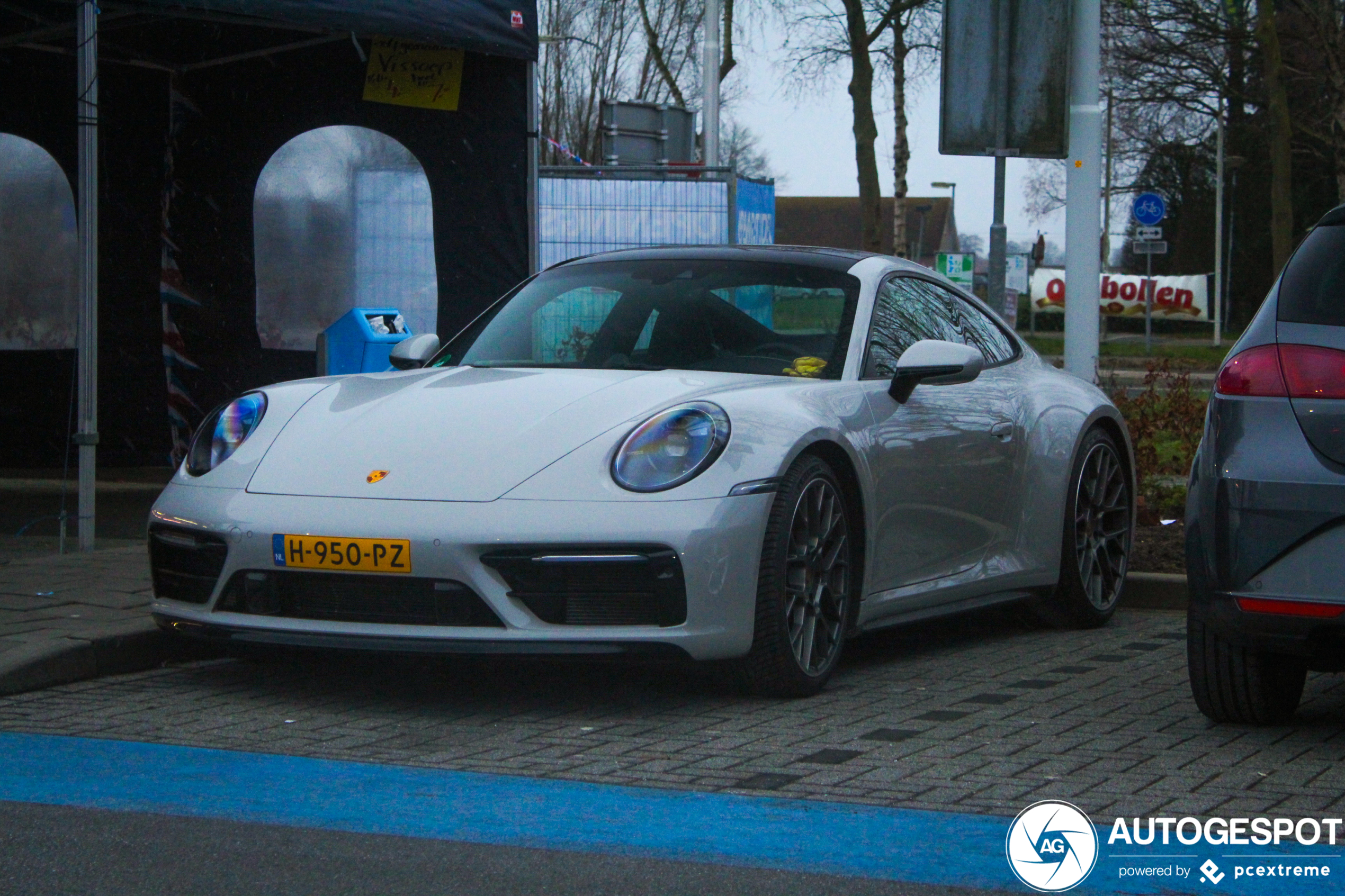 Porsche 992 Carrera 4S