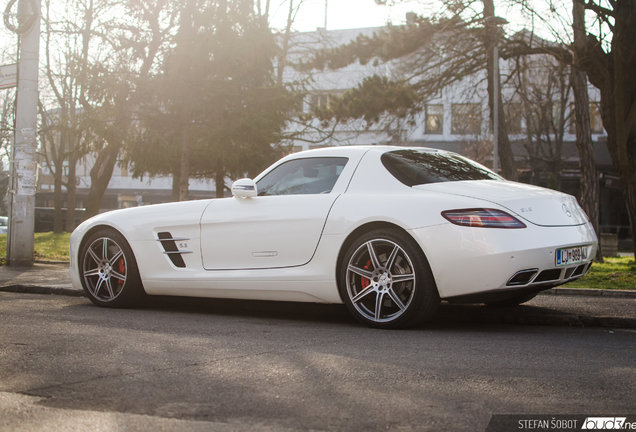 Mercedes-Benz SLS AMG