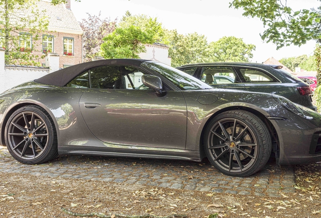 Porsche 992 Carrera 4S Cabriolet