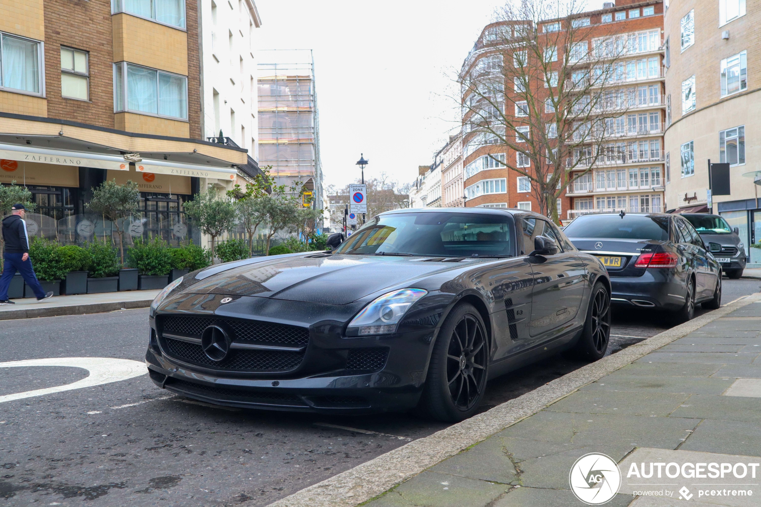 Mercedes-Benz SLS AMG