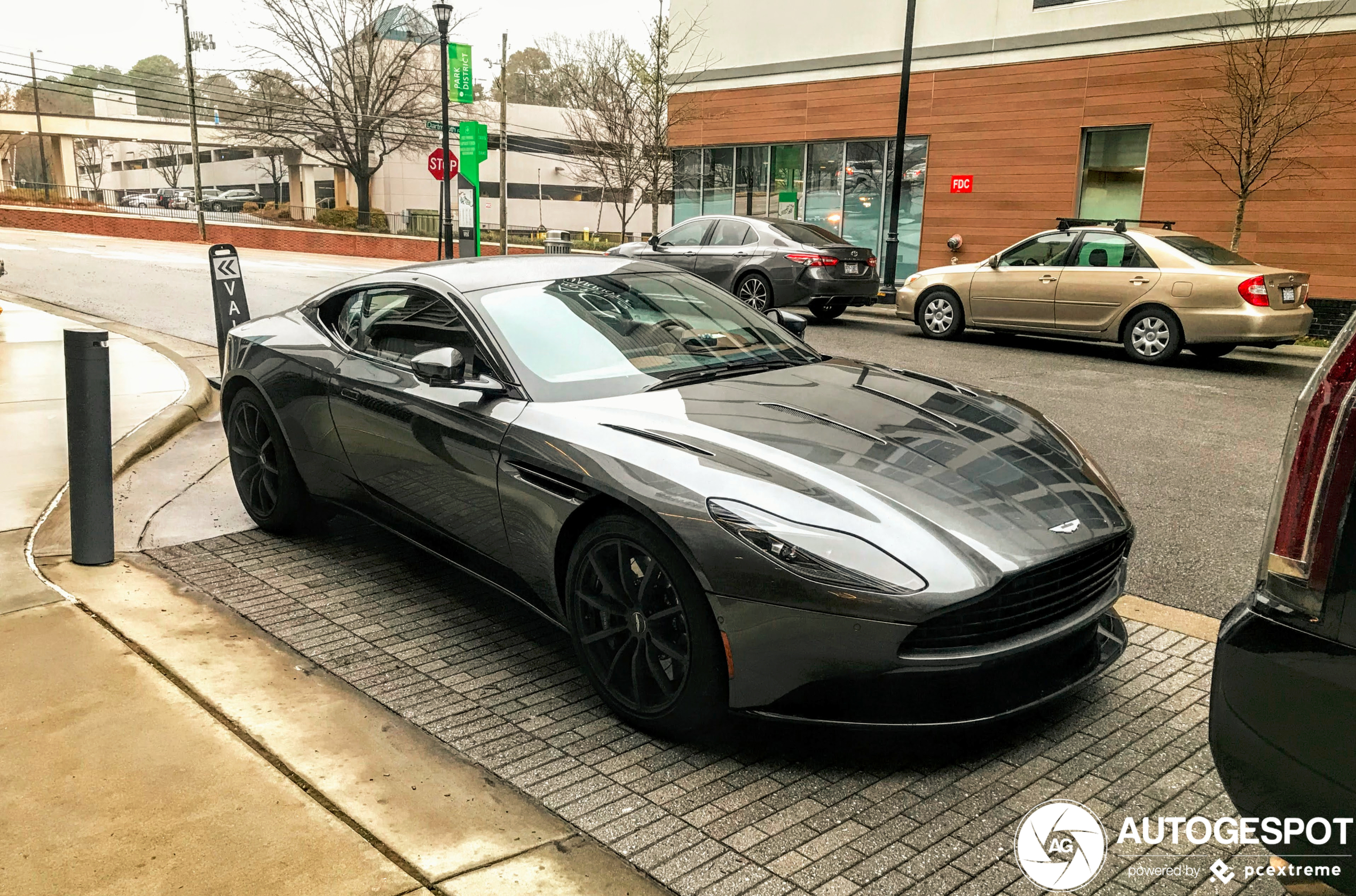 Aston Martin DB11 AMR