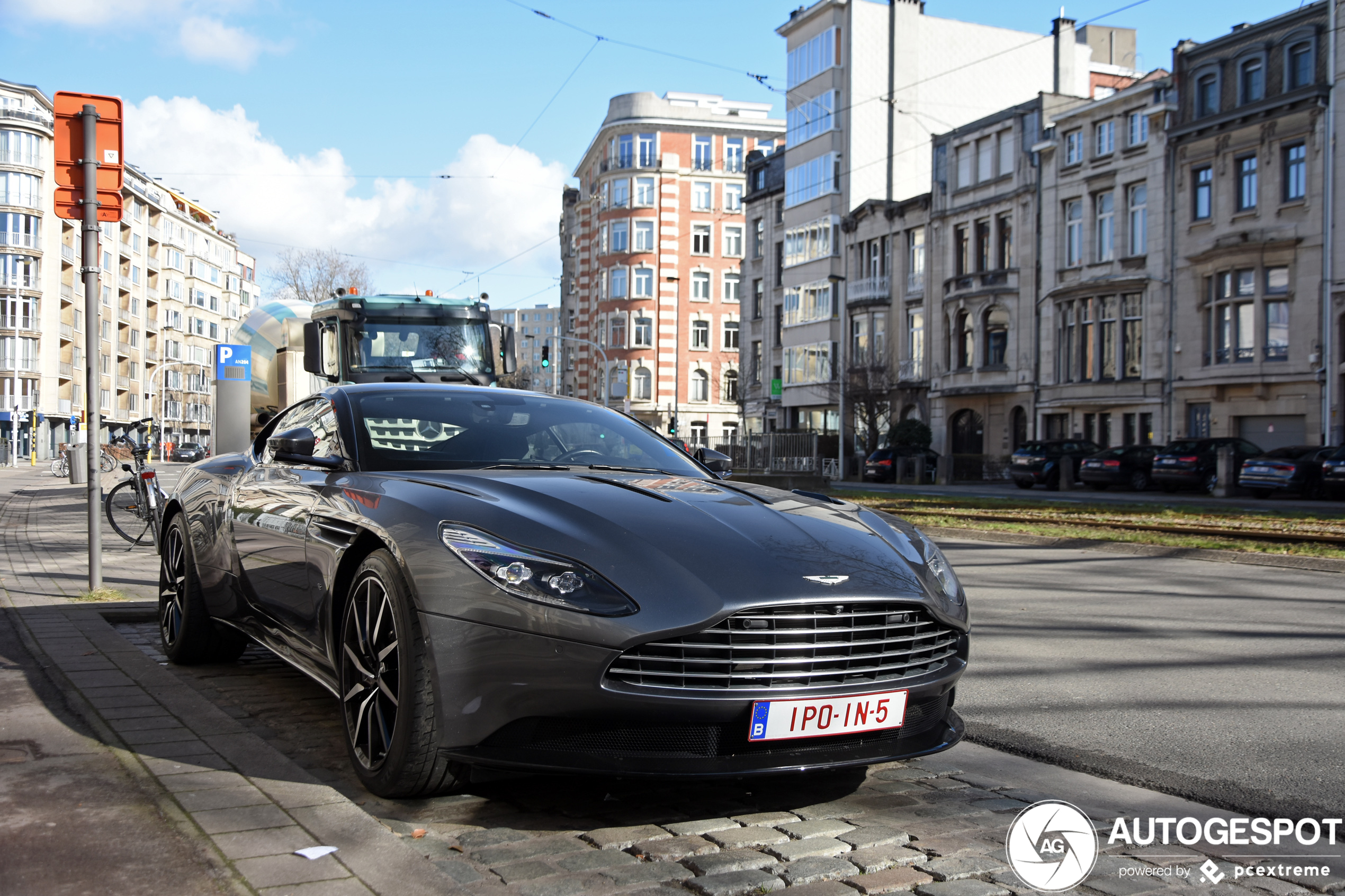 Aston Martin DB11