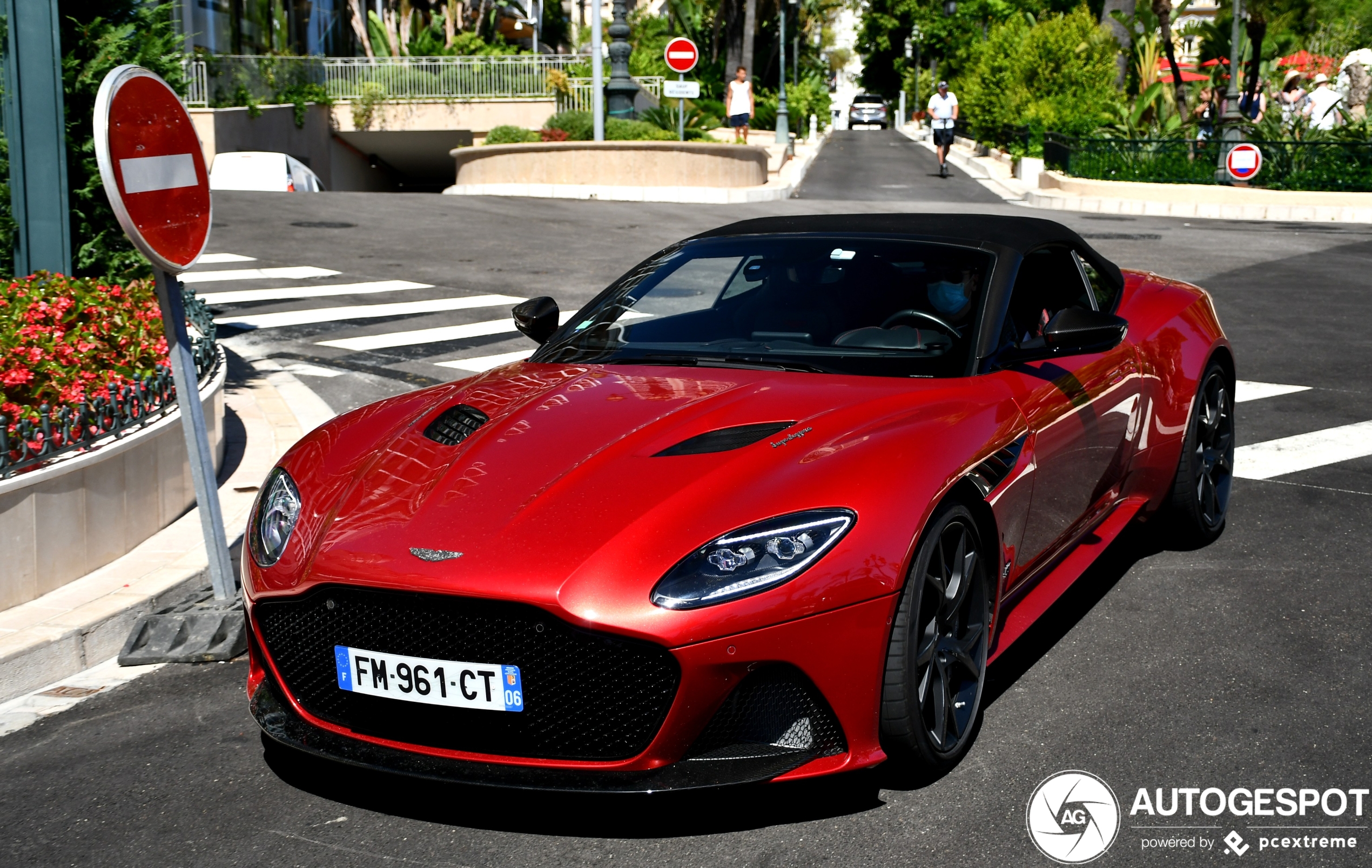 Aston Martin DBS Superleggera Volante