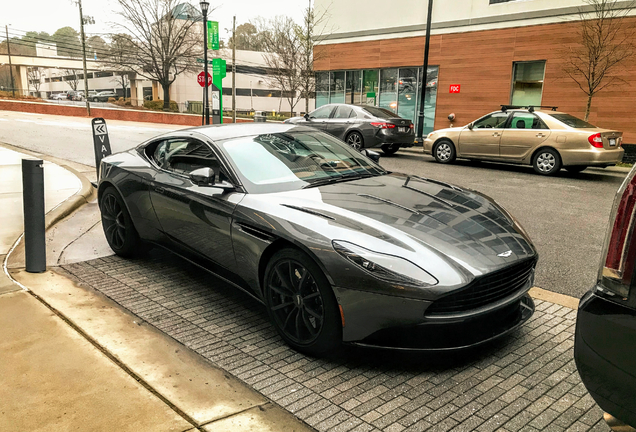 Aston Martin DB11 AMR