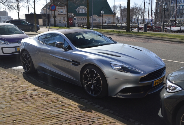 Aston Martin Vanquish 2013