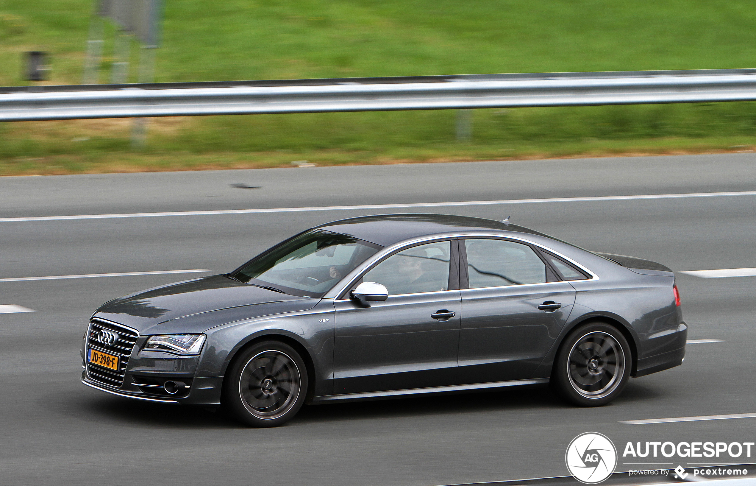 Audi S8 D4