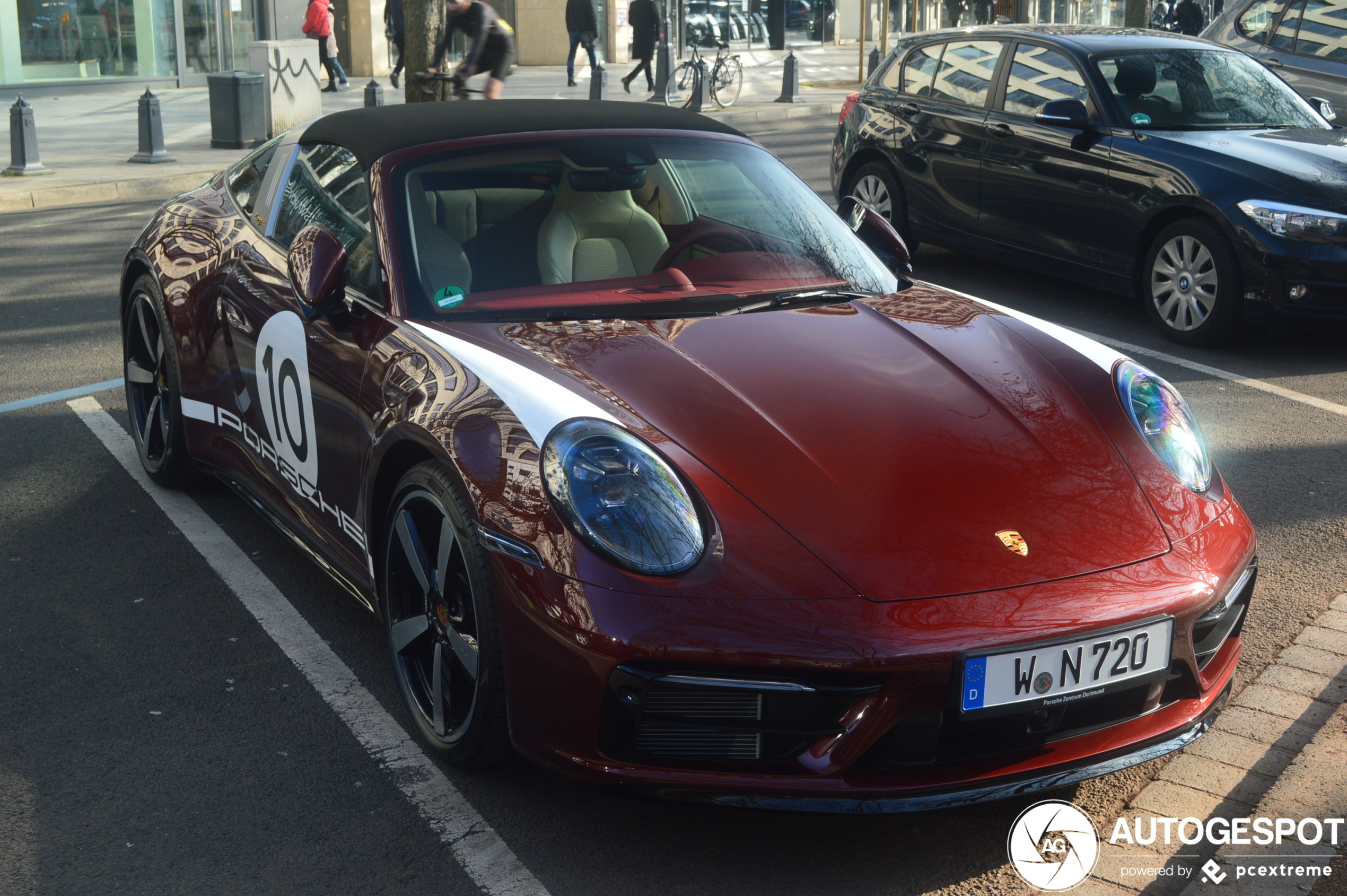 Porsche 992 Targa 4S Heritage Design Edition